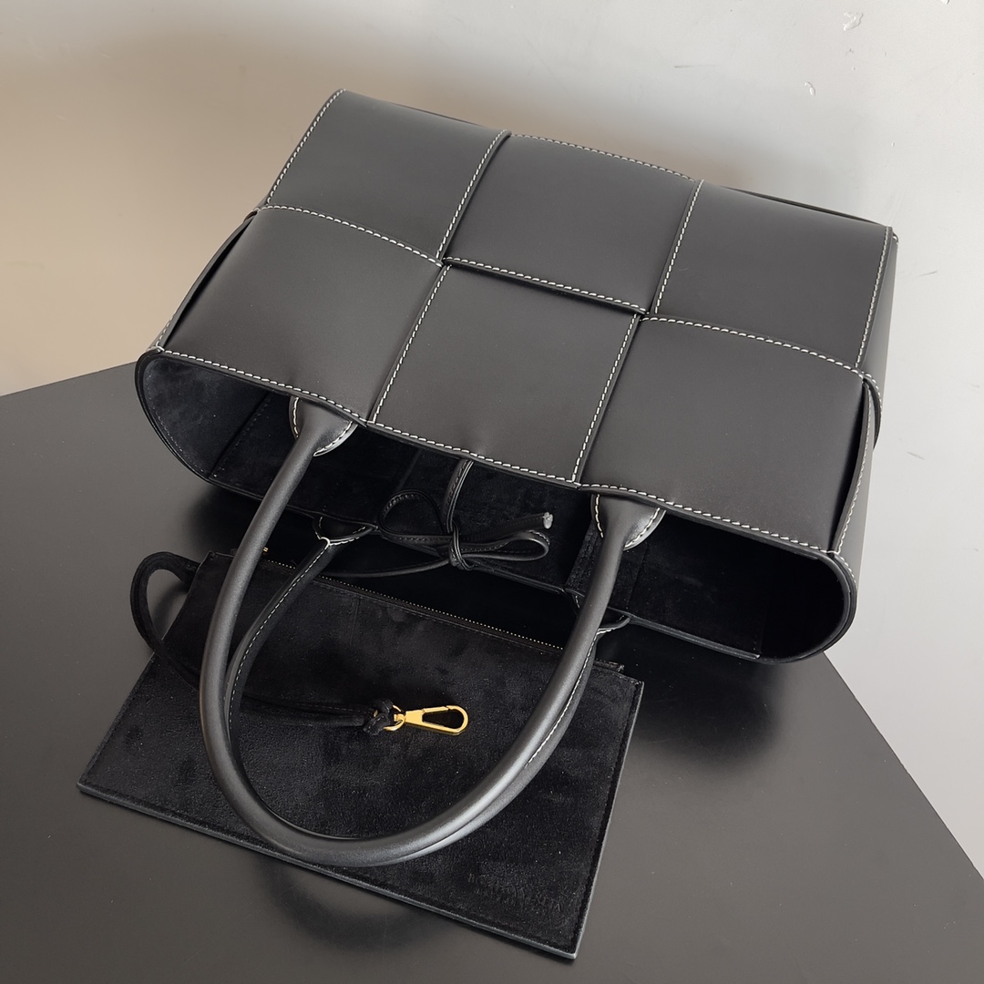 Bottega Veneta Shopping Bags